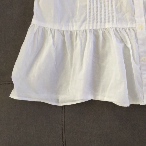 EXCELLENT CONDITION OLD NAVY WHITE RUFFLE TOP - Picture 3 of 6